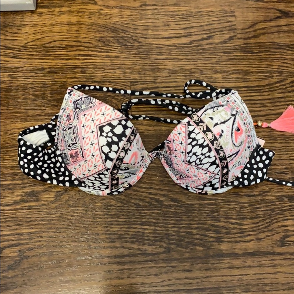 NWT. VS. Printed Bikini Top. Size 34A